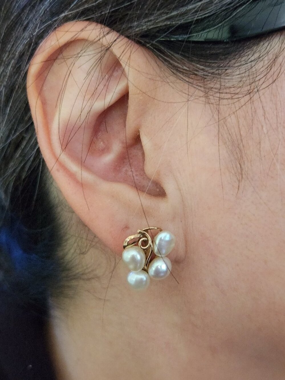 Beautiful Vintage 14K Solid Yellow Gold Freshwater Pearl Cluster Earrings - Picture 7 of 7